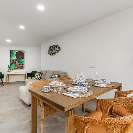 Lejlighed Modern Steps From The *